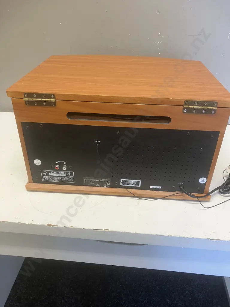 Classical Model SR06161 Turntable With CD/MP3, Radio, SD/USB & Cassette Image 1++