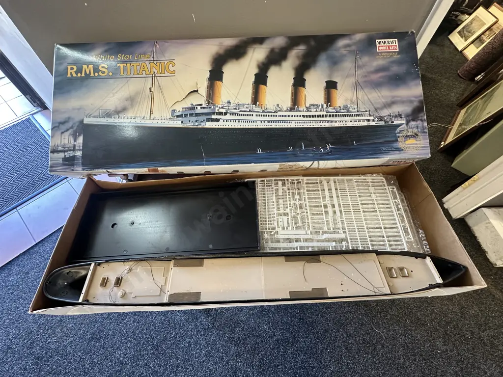 1=350 Scale White Stalrine R.M>S. Titanic Mini Craft Model Kit (Started) Image 1++