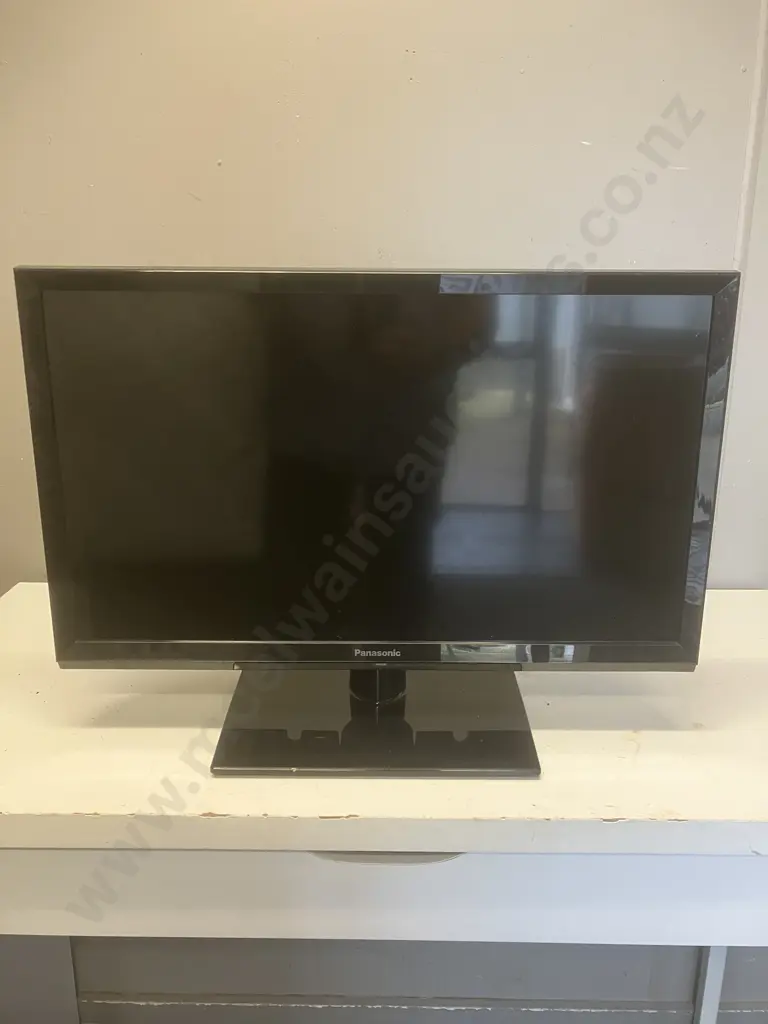 Panasonic 24" Full HD LED TV Model TH-24F400Z, No Remote Image 1++