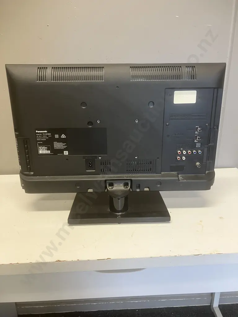 Panasonic 24" Full HD LED TV Model TH-24F400Z, No Remote Image 1++