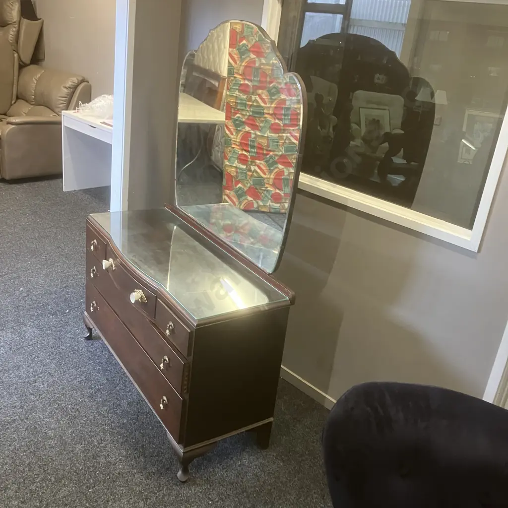 Mahogany Queen Anne Style 5 Drawer Dressing Table With Tilting Mirror & Glass Cover. Image 1++