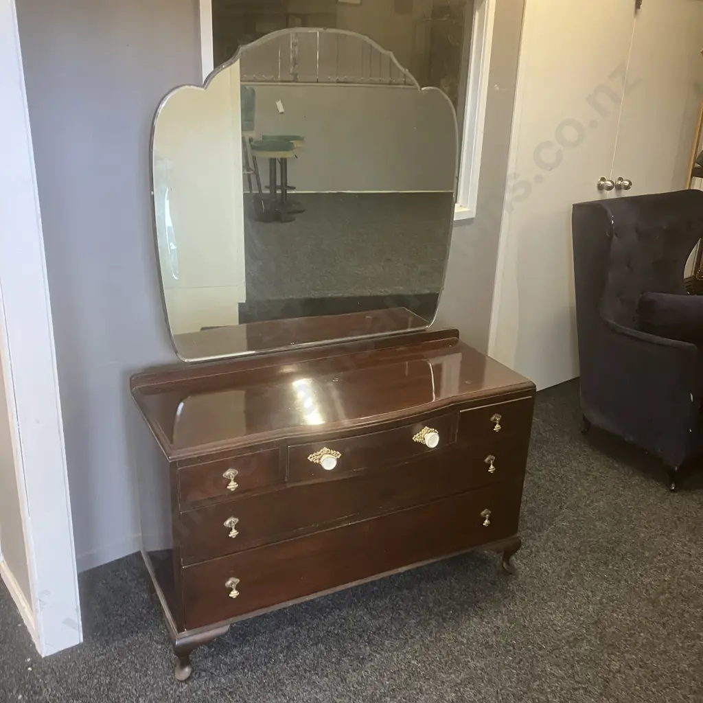 Mahogany Queen Anne Style 5 Drawer Dressing Table With Tilting Mirror & Glass Cover. Image 1++