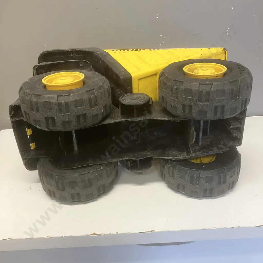 Tonka Steel Classics Toughest Mighty Dump Truck. 29 x 49cm Image 1++