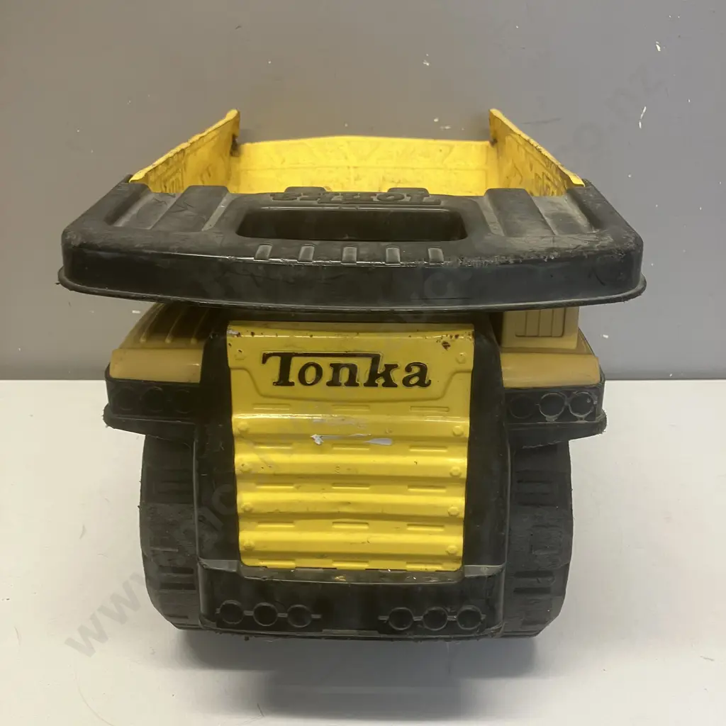 Tonka Steel Classics Toughest Mighty Dump Truck. 29 x 49cm Image 1++