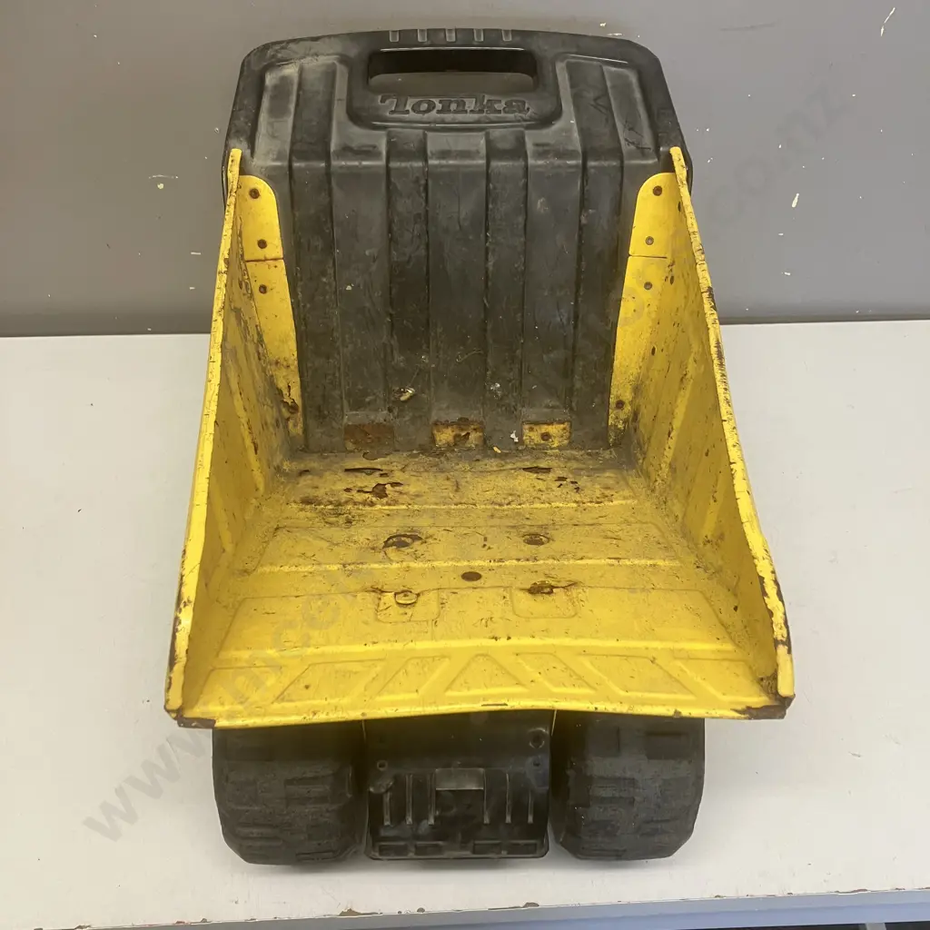 Tonka Steel Classics Toughest Mighty Dump Truck. 29 x 49cm Image 1++