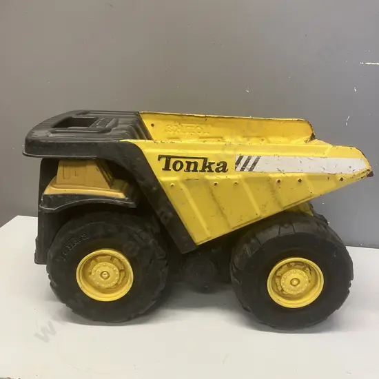 Tonka Steel Classics Toughest Mighty Dump Truck. 29 x 49cm