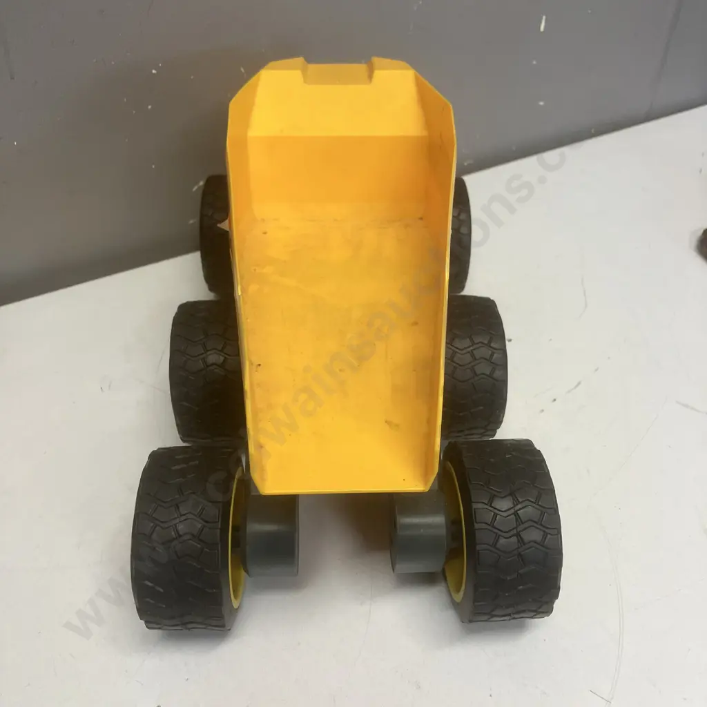 CAT Massive Mover Dump Truck (No Remote Control or Battery Pack). 19.5 x 41cm Image 1++