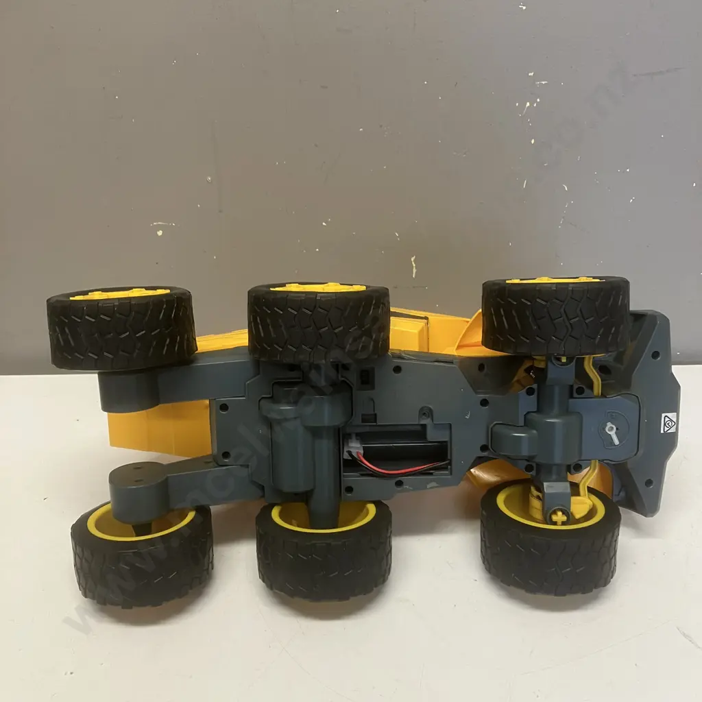 CAT Massive Mover Dump Truck (No Remote Control or Battery Pack). 19.5 x 41cm Image 1++