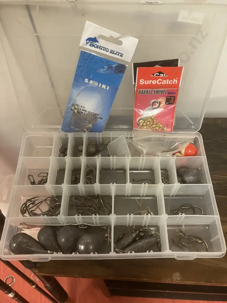 Abu Garcia Kiwi Series 'Surf' Fishing Rod 13' 3Pce 8-12Kg 60-150Gm CW & Tackle Box, Lead Sinkers, Hooks, Swivels Etc Image 1++