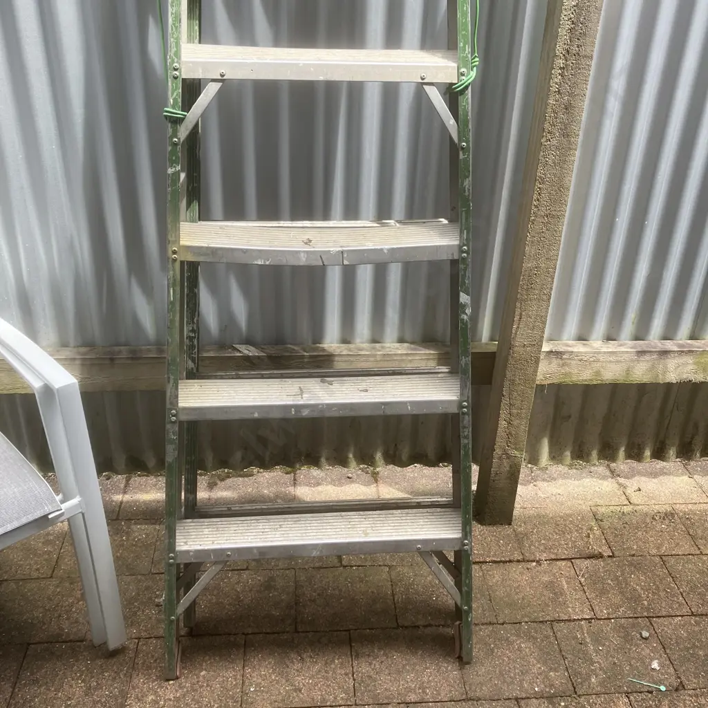 Aluminium Ladder - 9 Step. H3.7m Image 1++
