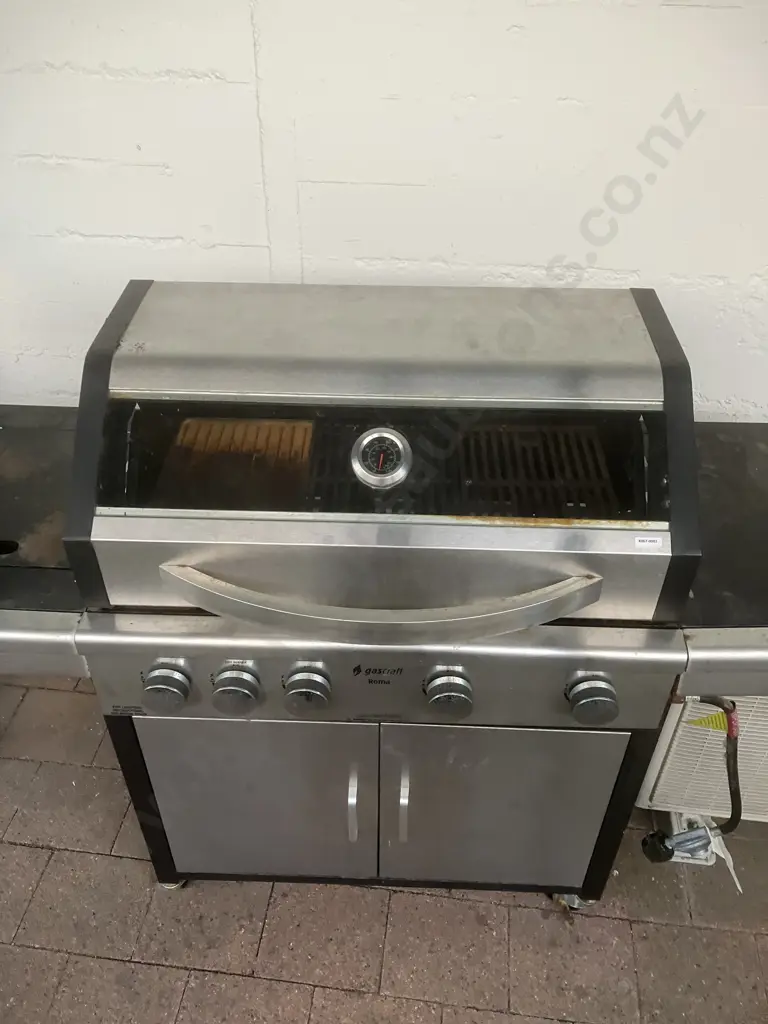 Gascraft Roma 4 Burner Hooded BBQ With Side Burner & Utensils Image 1++