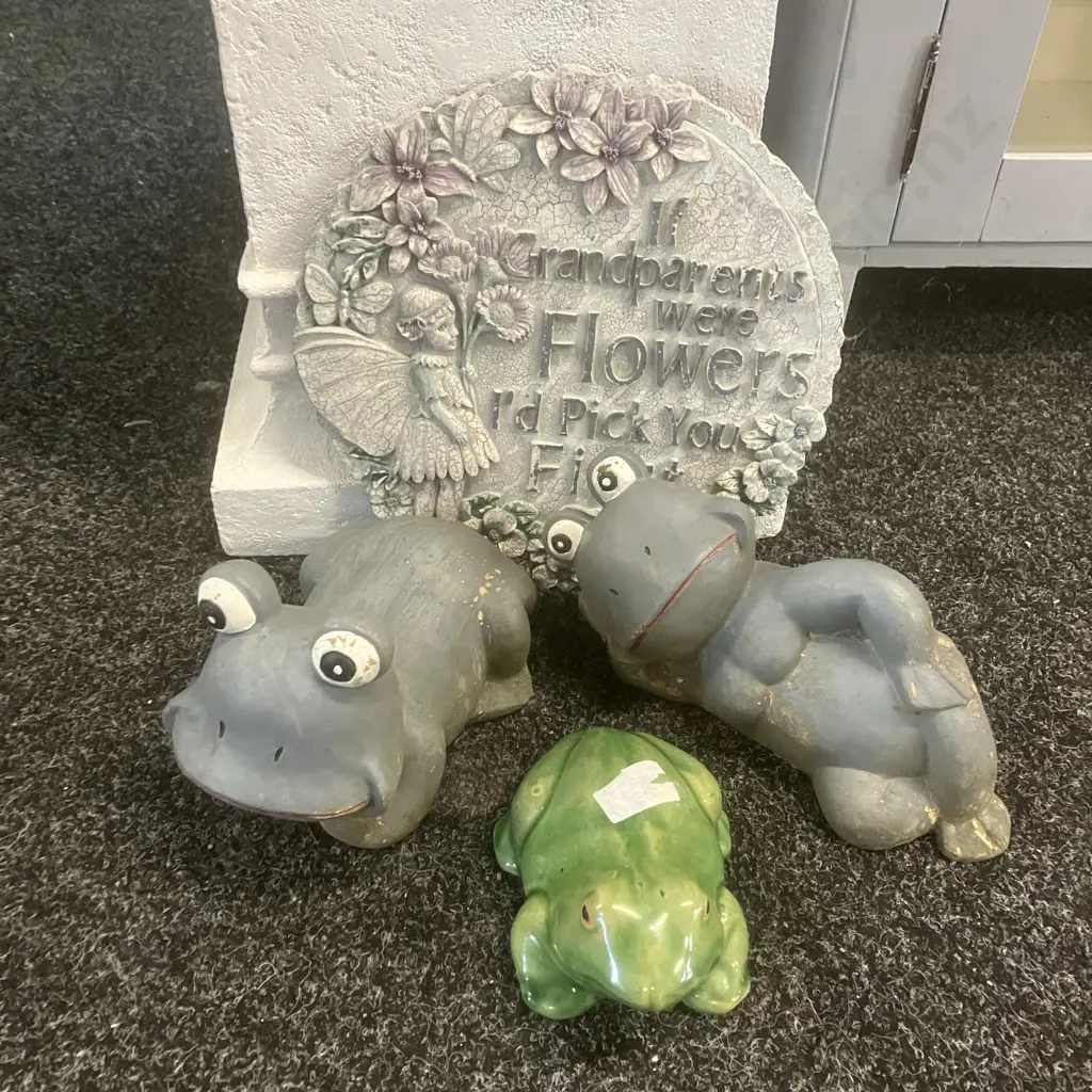"Grandparents Plaque" & Frogs Image 1++