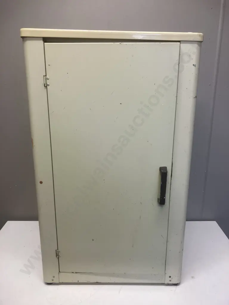 Metal Single Door Cabinet. H77.5 W46 D29cm Image 1++