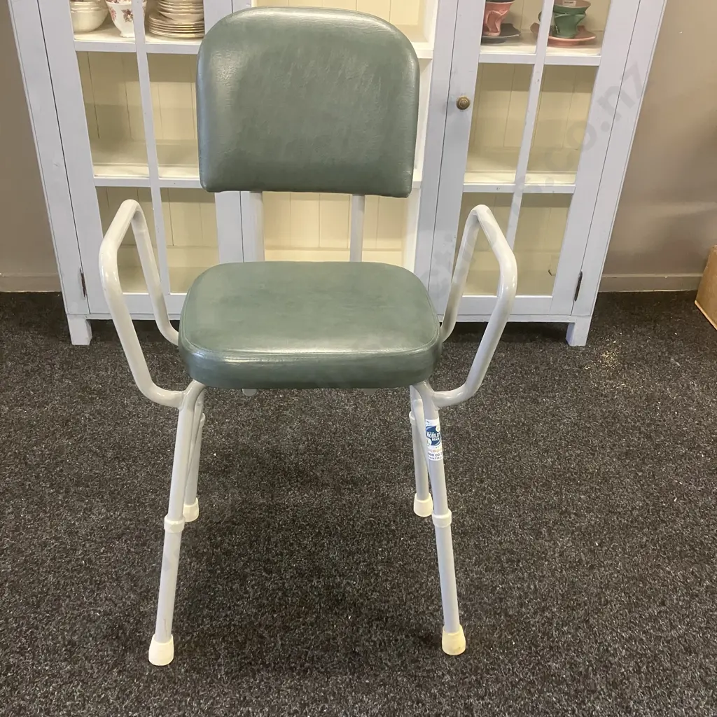 Cubro Adjustable Shower Chair Image 1++