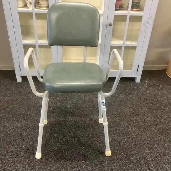 Cubro Adjustable Shower Chair
