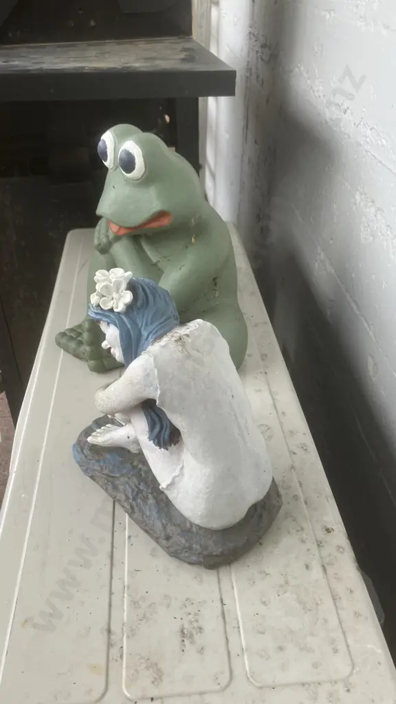 Fairy & Frog Garden Ornaments Fog As Found) Image 1++