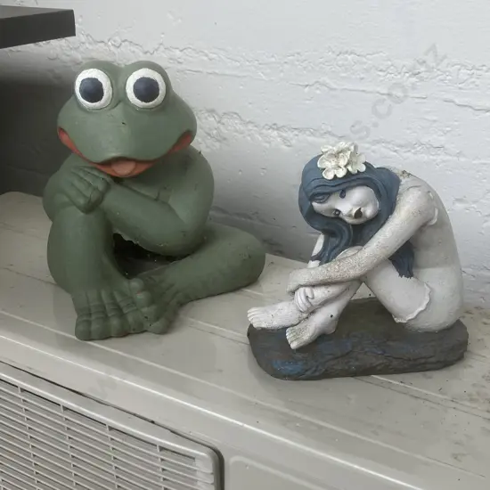 Fairy & Frog Garden Ornaments Fog As Found)