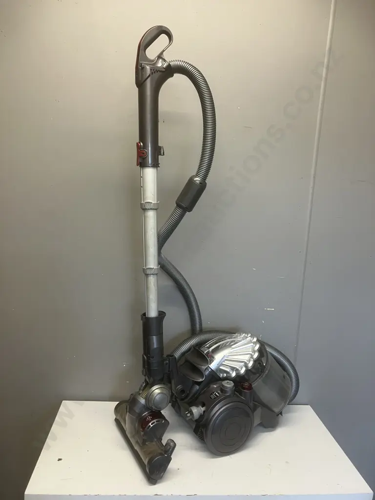 Dyson CD23 Vacuum Cleaner & Fittings Image 1++