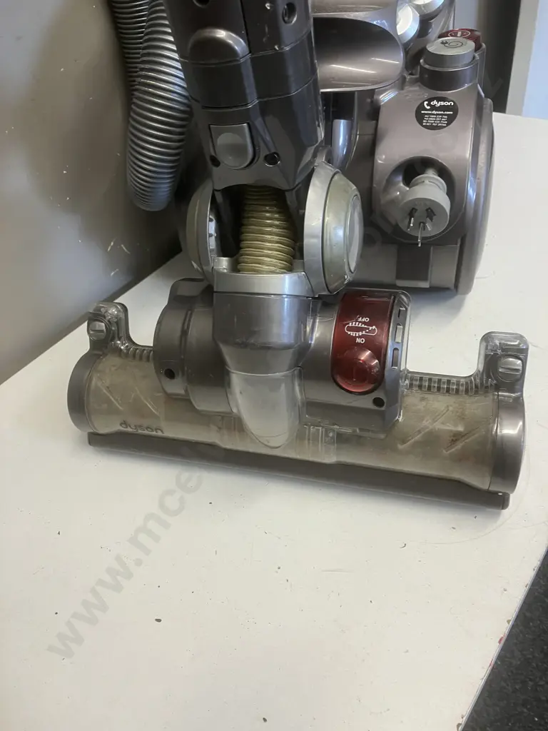 Dyson CD23 Vacuum Cleaner & Fittings Image 1++