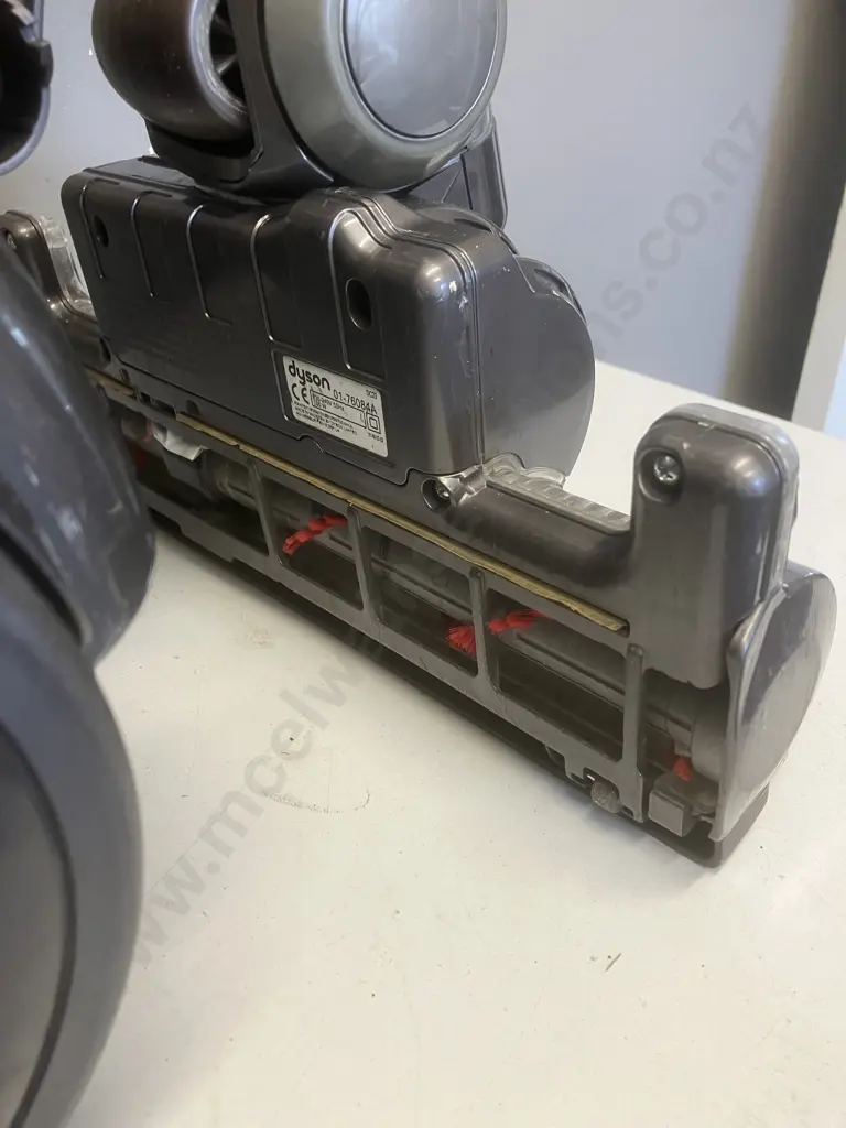 Dyson CD23 Vacuum Cleaner & Fittings Image 1++