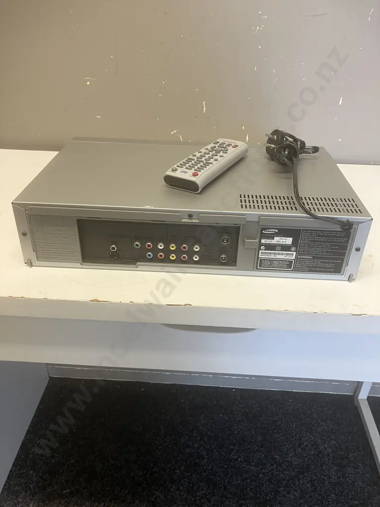 Samsung DVD/VCR Dual Deck Model DVD-V70 With Remote Control Image 1++