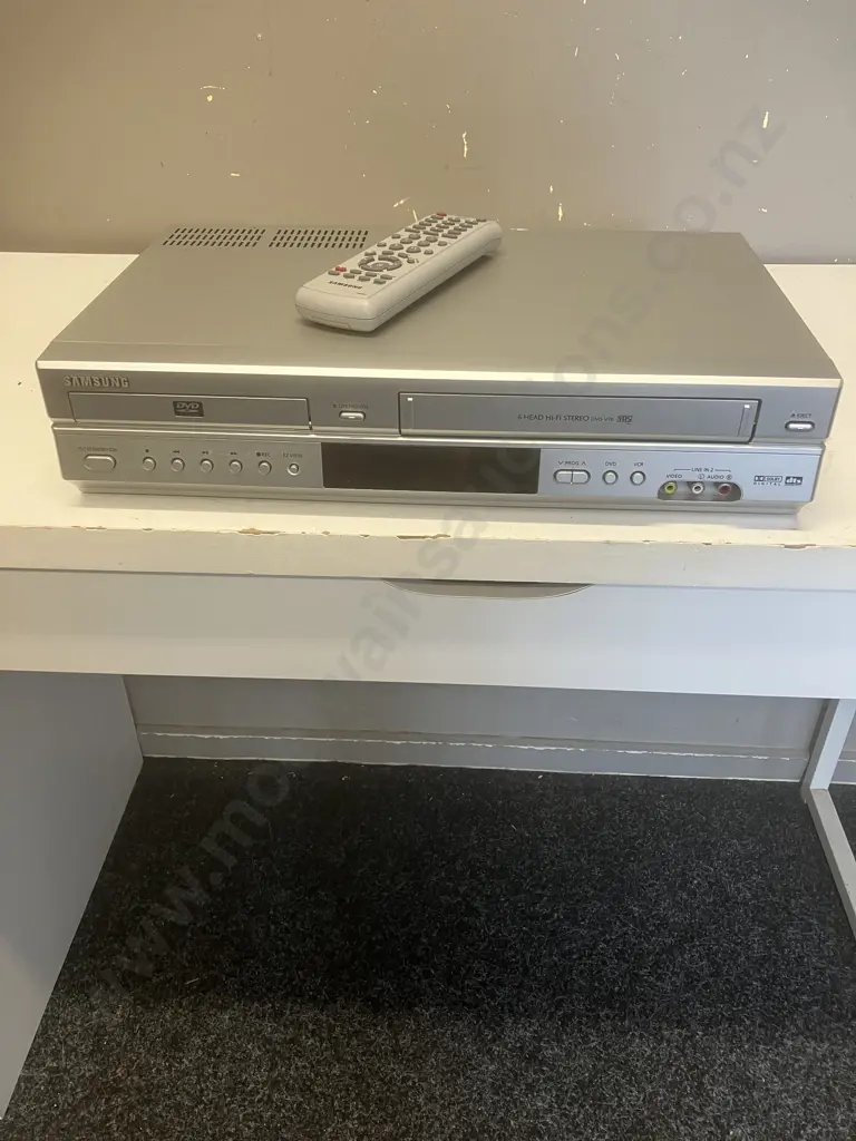 Samsung DVD/VCR Dual Deck Model DVD-V70 With Remote Control Image 1++