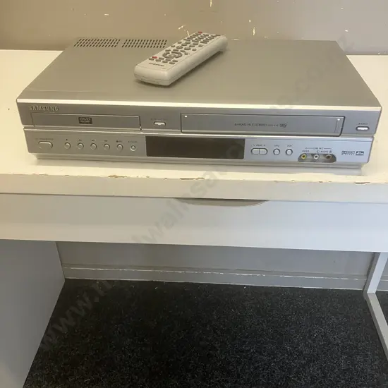 Samsung DVD/VCR Dual Deck Model DVD-V70 With Remote Control