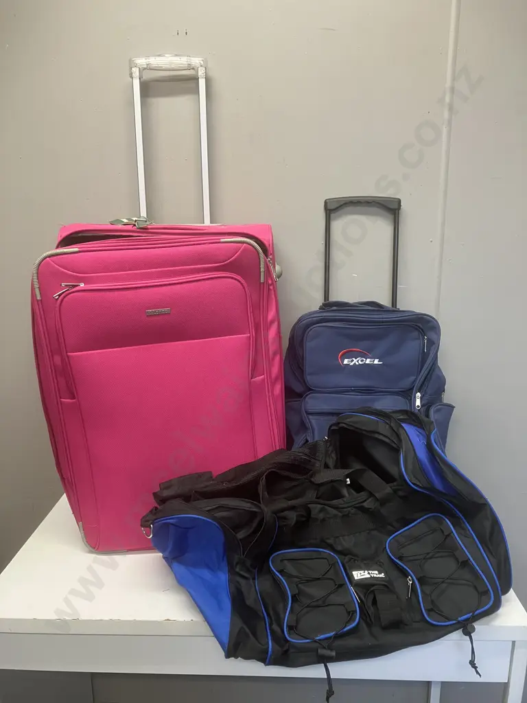 Pink Lanza Rolling Suitcase With 2 Bags Image 1++
