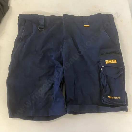 DeWalt Size 38 Shorts