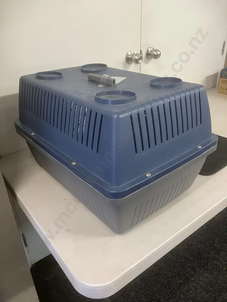 Plastic Pet Voyageur 300 Carry cage (H35 W61 D42cm) With Original Pet Pad Image 1++