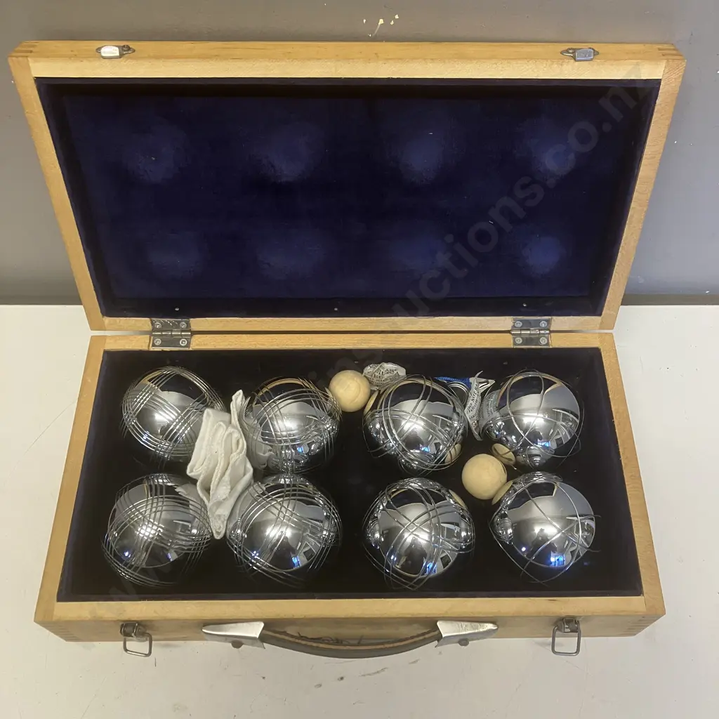 Petanque Set In Wooden Carry Case Image 1++