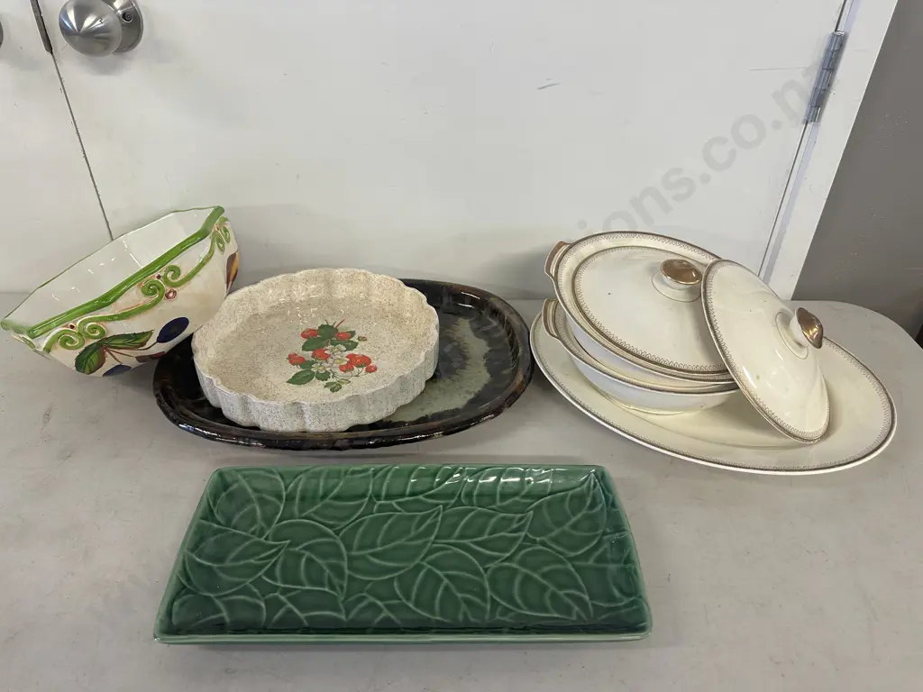 Pottery & China Items Including Maxwell Willams, Alfred Meakin Etc Image 1++
