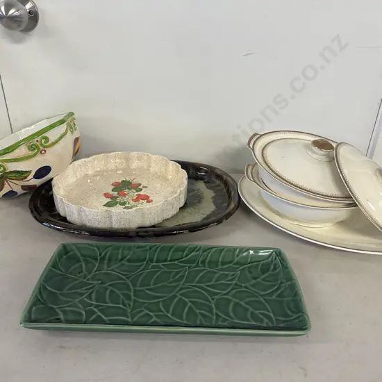 Pottery & China Items Including Maxwell Willams, Alfred Meakin Etc