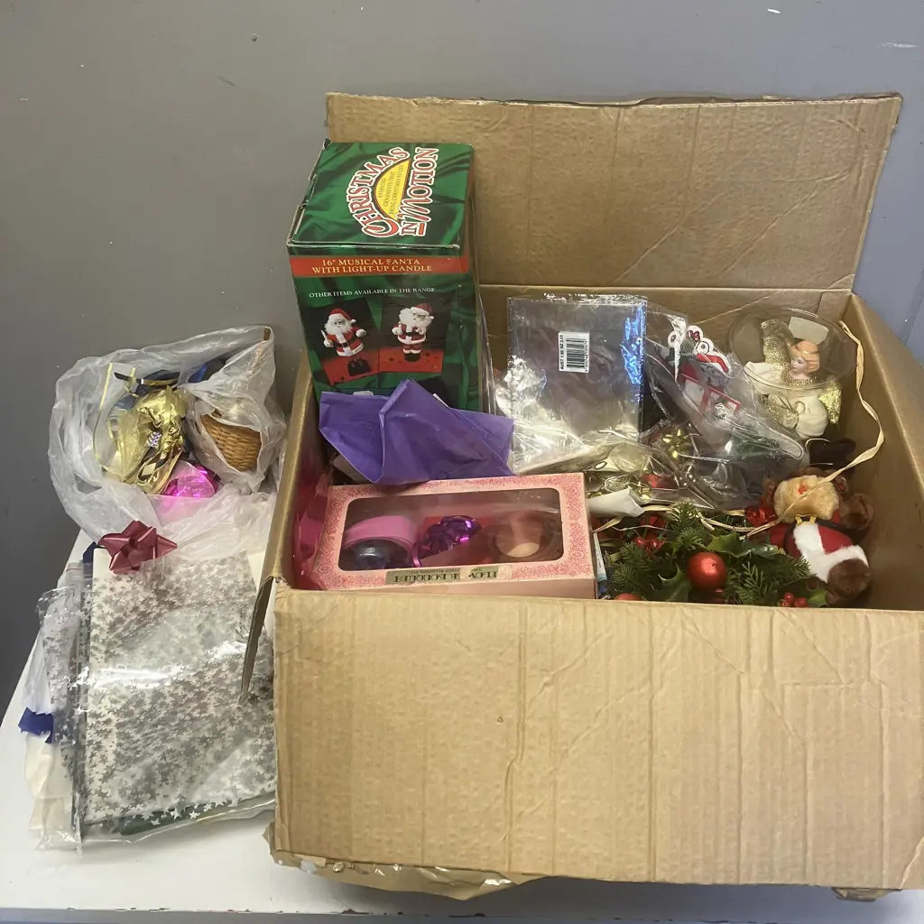 Box lot Christmas Items Image 1++