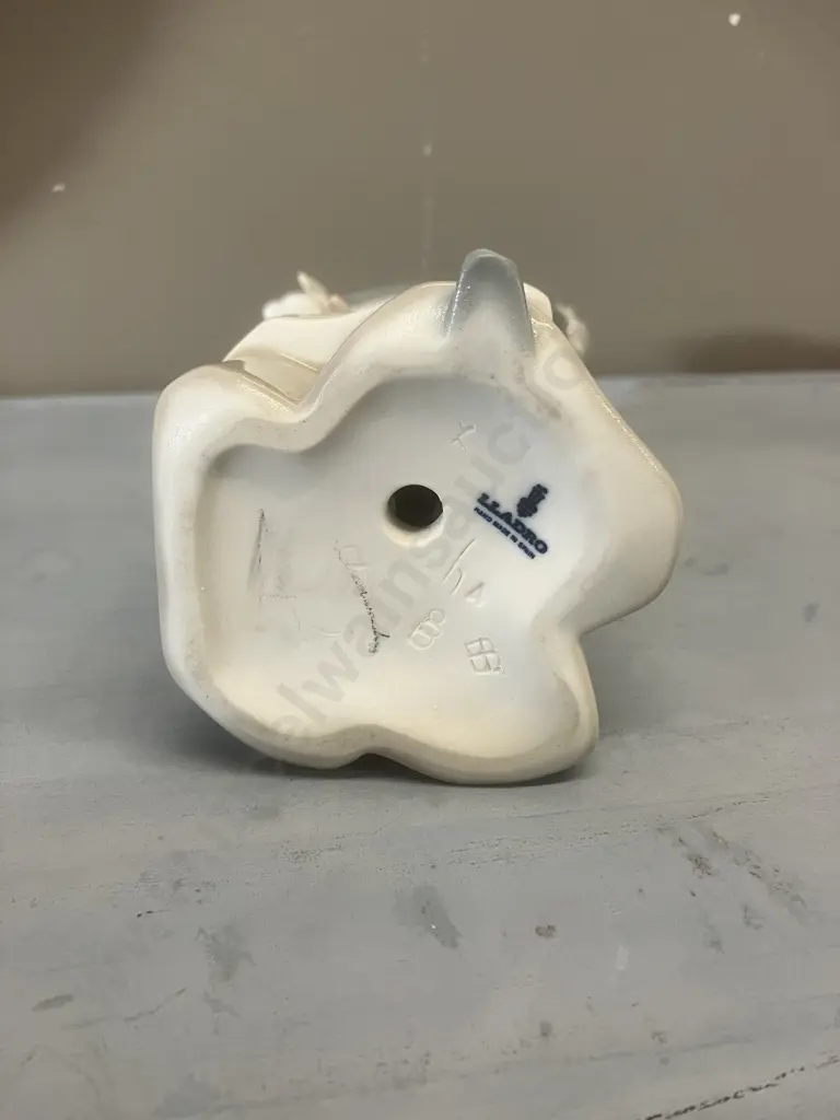 Lladro "Girl With Lamb" Porcelain Figurine #4584, Issued 1969 Retired 1993. H27cm Image 1++