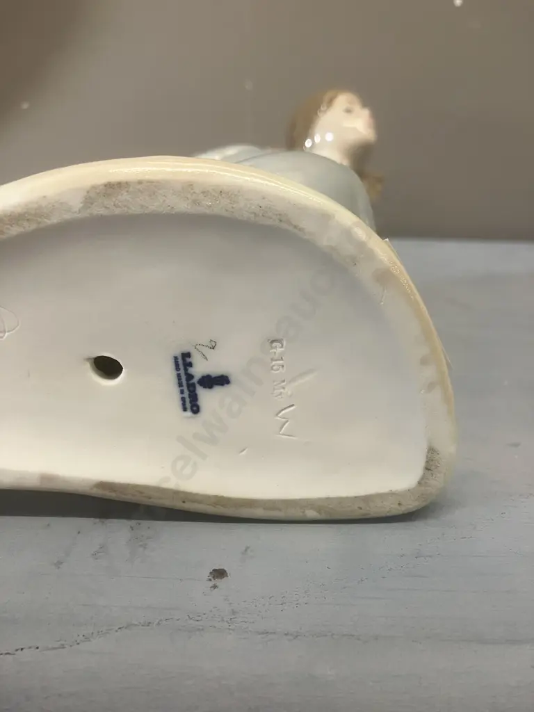 Lladro Figurine "Naughty Dog" Porcelain Figurine #4982, Issued 1978 Retired 1995. 21 x 16cm Image 1++