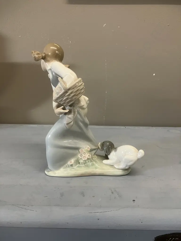 Lladro Figurine "Naughty Dog" Porcelain Figurine #4982, Issued 1978 Retired 1995. 21 x 16cm Image 1++
