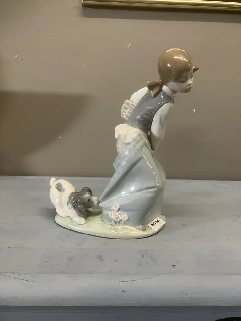 Lladro Figurine "Naughty Dog" Porcelain Figurine #4982, Issued 1978 Retired 1995. 21 x 16cm Image 1++
