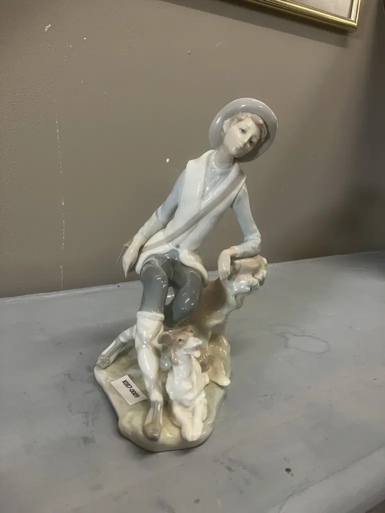 Lladro "Shepherd Bow With Dog" Porcelain Figurine #5951, Issued 1969 Retired 1985. 21 x 17cmcm Image 1++