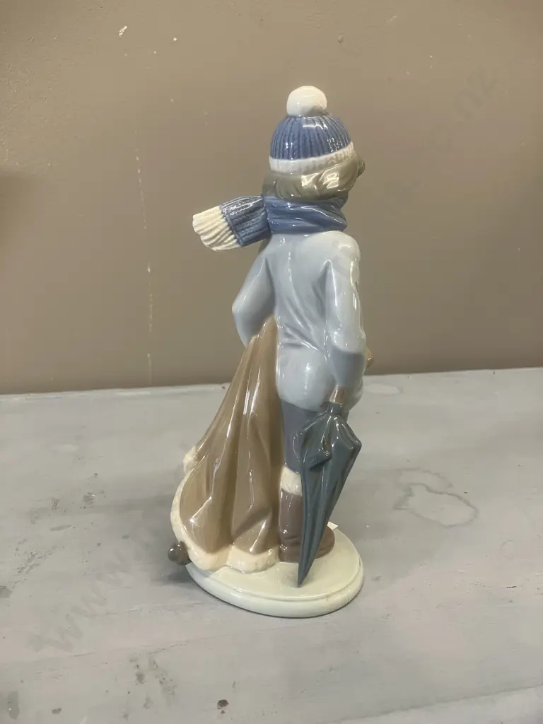 Lladro Figurine "Winter Boy With Dog" Porcelain Figurine #5220, Issued 1984 Retired 2001. H20cm Image 1++