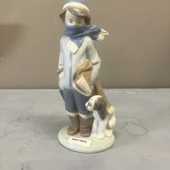 Lladro Figurine "Winter Boy With Dog" Porcelain Figurine #5220, Issued 1984 Retired 2001. H20cm