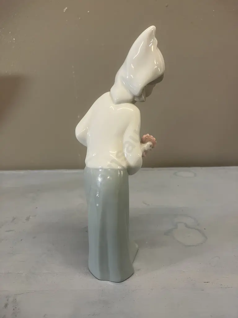 Lladro Figurine "Girl With Rooster" Porcelain Figurine #4677, Issued 1969 Retired 1989. H19.5cm Image 1++