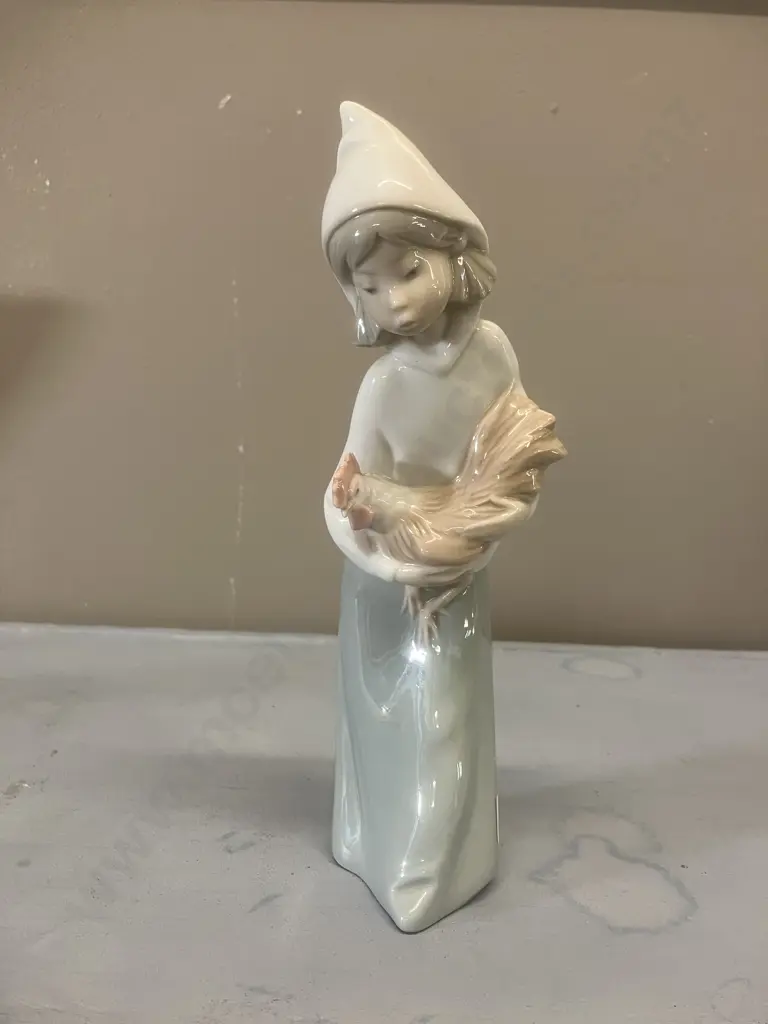 Lladro Figurine "Girl With Rooster" Porcelain Figurine #4677, Issued 1969 Retired 1989. H19.5cm Image 1++
