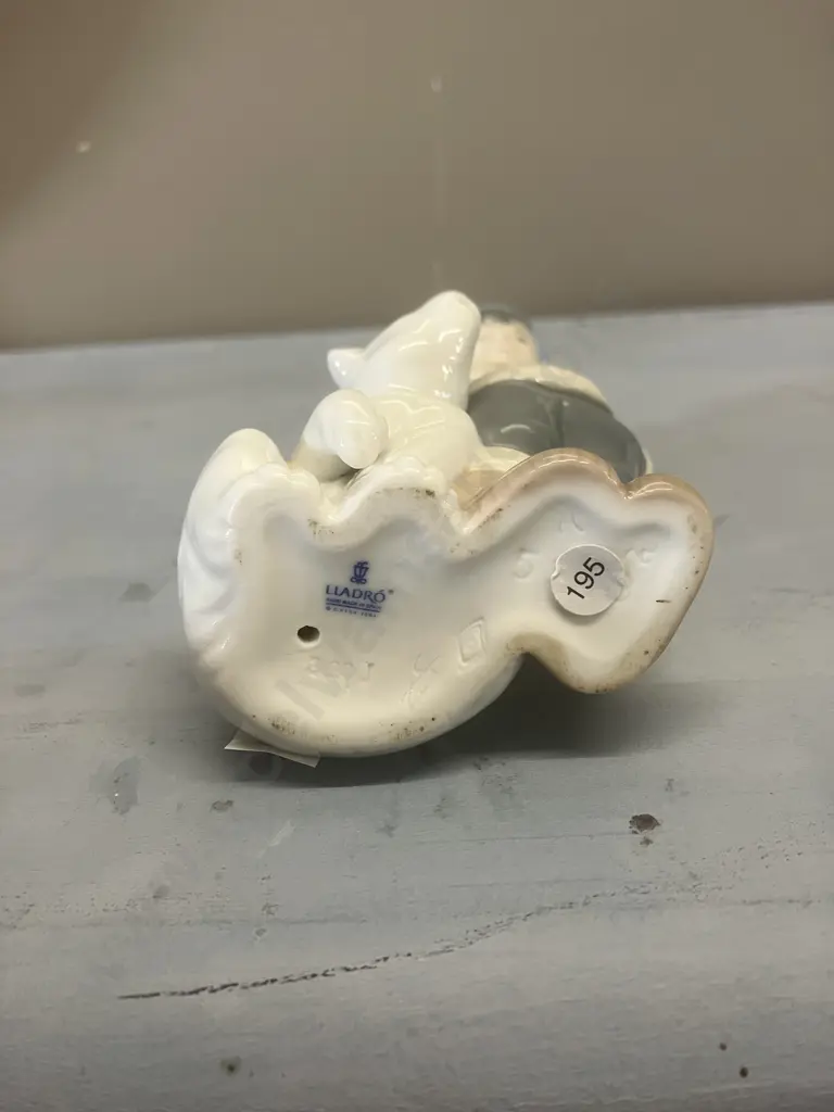 Lladro Figurine "Eskimo Boy With Pet" Porcelain Figurine #5238, Issued 1984 Retired 2017. H14.5cm Image 1++