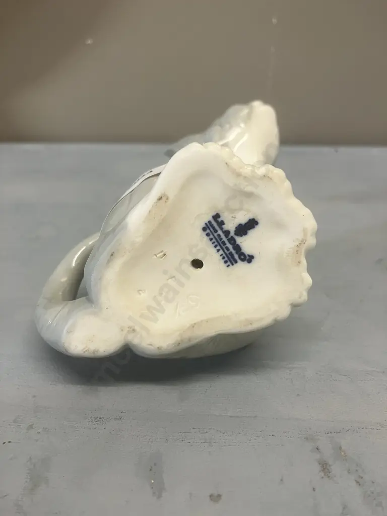 Lladro Figurine "Feed Me Cat" Porcelain Figurine #5113, Issued 1982 Retired 2010. H14cm Image 1++