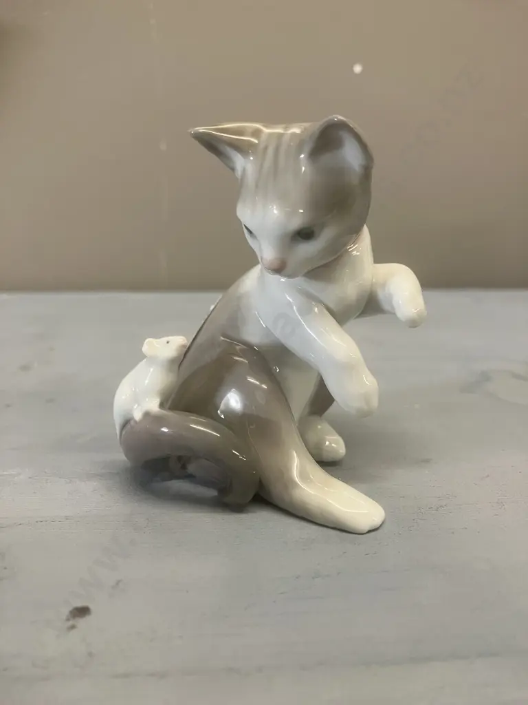 Lladro Figurine "Cat And Mouse" Porcelain Figurine #5236, Issued 1984. H8cm Image 1++