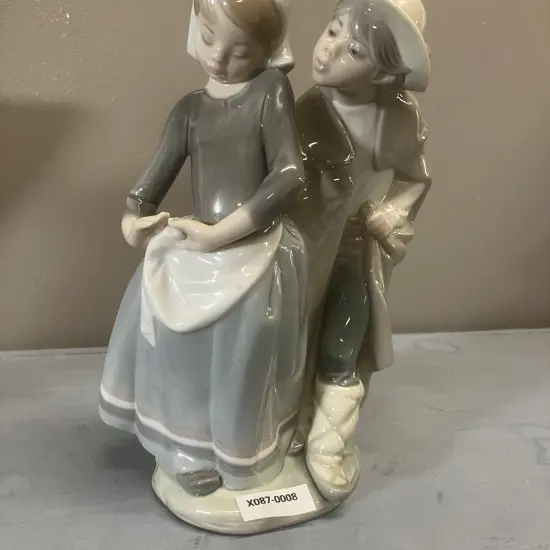 Lladro "Little Couple Kissing" Porcelain Figurine #1188, Issued 1972 Retired 1989. H22cm