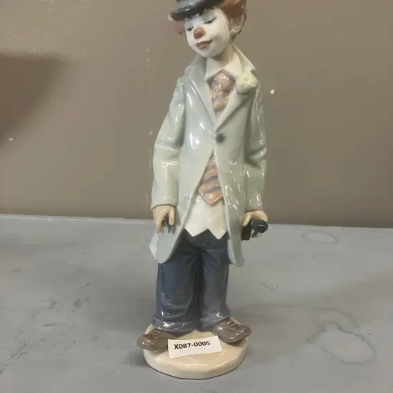 Lladro "Circus Sam" Porcelain Figurine #5472, Issued 1998. H22cm
