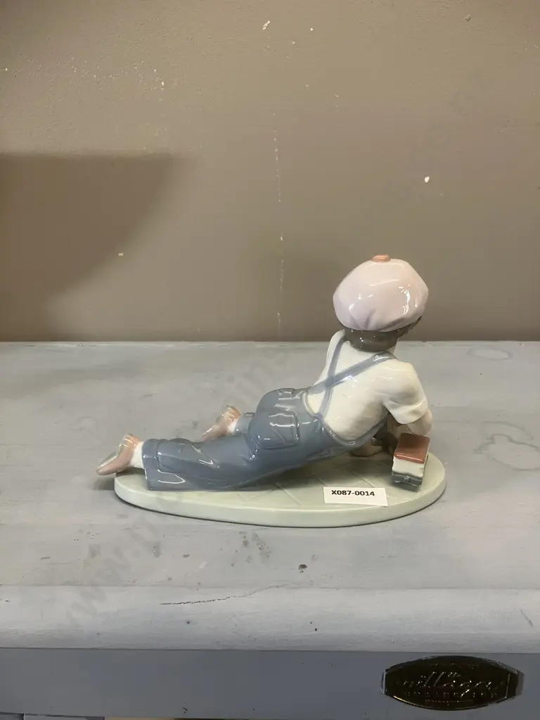 Lladro Figurine "All Aboard" Porcelain Figurine #7619, Issued 1992 Retired 1995. 13 x 19cm Image 1++