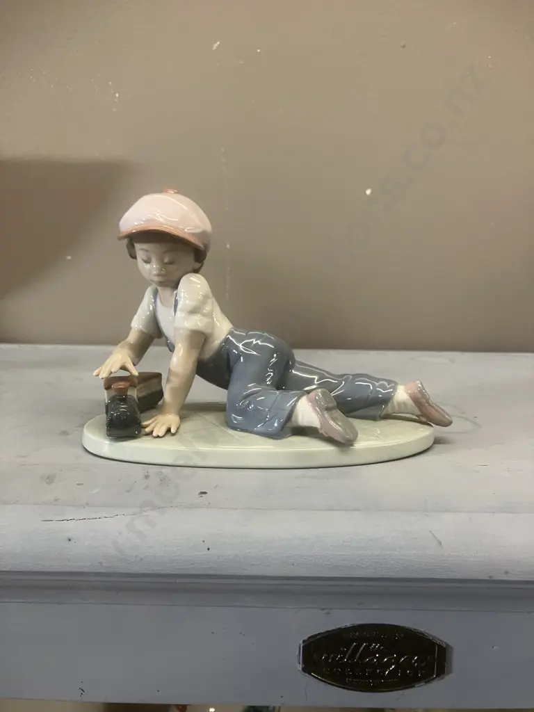 Lladro Figurine "All Aboard" Porcelain Figurine #7619, Issued 1992 Retired 1995. 13 x 19cm Image 1++